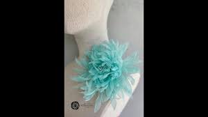 Per i matrimoni estivi, abbiamo tonalità pastello e stampe deliziose alla moda, mentre l'eleganza è fondamentale con modelli maxi o longuette. Stiamo Facendo Il Nostro Primo Fiore Di Seta Seidenblume Selbst Gemacht Youtube
