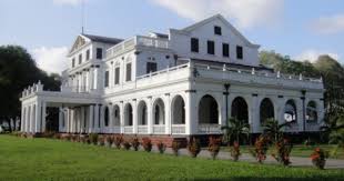 Afgelopen maand verscheen in de media dat hoefdraad zich op cuba schuilhoudt. World Capitals Paramaribo Capital Of Suriname Image Of World Suriname Architecture