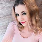 Melanie Amos's Instagram, Twitter & Facebook