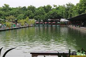 Kolam renang saat ini masih menjadi salah satu fasilitas favorit setiap keluarga. Perjalananku Taman Ria Suropati Pasuruan