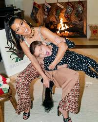 From kim kardashian's kids all the way to kylie's, here's each and every one of kris jenner's as the kardashians announce the end of their 14 year and 20 season run of their show, we take a look at. Kourtney Kardashian Declares She Is Extra Grateful To Wake Up In 2021 With Kids Penelope And Reign Aktuelle Boulevard Nachrichten Und Fotogalerien Zu Stars Sternchen