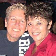 Vicki Bergquist's Instagram, Twitter & Facebook