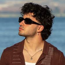 Stream Darth Tree music