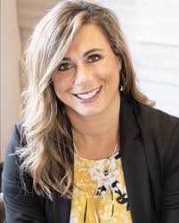 Lisa Raney's Instagram, Twitter & Facebook