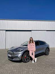 The vehicle was introduced on november 17, 2019, and went on sale in december 2020 as a 2021 model. Fahrtest Das Kann Der Neue Mustang Mach E Von Ford Styleranking