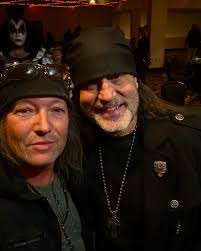 Steve Hott's Instagram, Twitter & Facebook