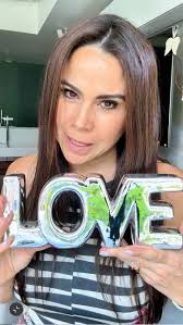 Veámonos pronto. Los espero en el teatro hoy, mañana o el próximo domingo.  @lasleonasteatro