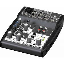 Cette table de mixage d analogique est l'une de ces consoles destinées aux dj, friands des nouvelles technologies. Table De Mix Behringer Xenyx 502