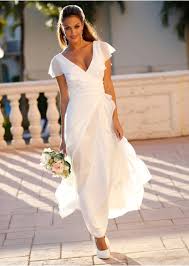 Una collezione in taglie comode moderna fino alla 68. Pin Su Abiti