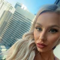 Amber Carnell's Instagram, Twitter & Facebook