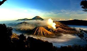 Di gunung bromo terdapat mitos mengenai pasir laut di daerah tersebut, menurut kepercayaan, di salah satu bagian laut pasir tersebut terdapat pasir hisap yang mampu apapun sampai ke bawah. Gambar Foto Gunung Bromo Pemandangan Pagi Hari Hd