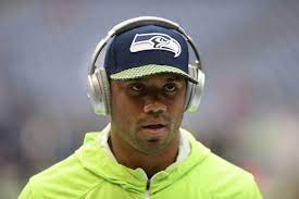 Russell wilson kehrt den seattle seahawks den rücken und wird künftig für die denver broncos spielen. Fcpdi3ekz51x2m