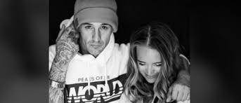 Listen to music from lucie vondráčková like žít jako kaskadér, vitr (i need a hero) & more. Samer Issa A Lucie Vondrackova Natocili Duet Vrat Se A My O Klipu K Nemu Piseme Jen Proto Ze Je To Skvely Clickbait Musicserver Cz