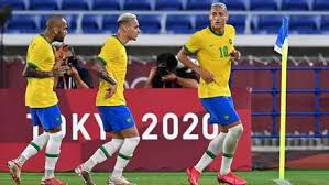 Na parte da tarde, a equipe do brasil foi ao gramado para trabalhar com a comissão técnica. Nzge Ogsvvxhjm