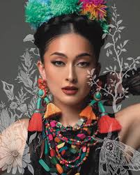 WOW! Queen VVV is ready for her...