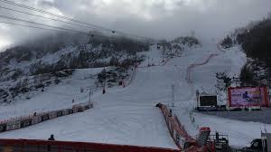 Possibilité d'averses de neige ou de pluie. Criterium De La Premiere Neige La Meteo Donne Du Fil A Retordre Aux Organisateurs A Val D Isere