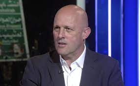 Es rosado, muy gracioso, adora dulces y siempre se asegura que disfrutes de sus aventuras. Sky News Correspondent Sam Kiley Joins Cnn In Abu Dhabi Arab News
