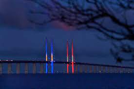 Ponte di øresund (in inglese) su structurae Patrick Isacson On Twitter Battle Of Brothers Oresundsbron The Bridge Lit Up In Swedish And Danish Colors Before The World Cup Final In Handball Egypt2021 Https T Co Uzs0y5ysda