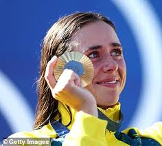 Olympic canoeing sisters Noemie and Jessica Fox cap off sensational year as  they clinch Australian sport's top honour