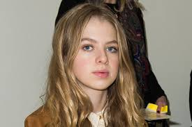 Anais gallagher noel daughter parents grounded father awards fault after bmi rocker yungblud dating she getty partying child pub his. Noel Gallagher S Daughter Anais Gets Job As Television Presenter