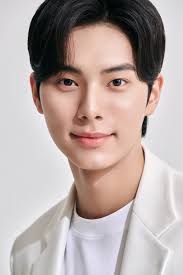We are delighted to announce actor from South Korea LEE CHAE MIN @l.c.m____  as the NEW Clinique Moisture Surge Asia-Pacific Face. You may have watched  him in the television series High Class,