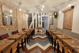 Steps From The Bustle Of Rue Des Rosiers Tavline Is A Hint Of Tel Aviv In The Heart Of The Marais Paris Kiss Paris Marais