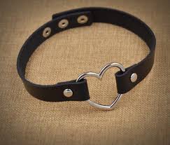 Free tutorial with pictures on how to make a choker necklace in under 60 minutes by sewing with ribbon, lace, and velvet. How To Make My Leather Choker Longer Quora
