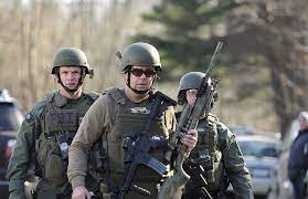 Steps to become a s.w.a.t. What Is The Difference Between A Police Swat Team And An Fbi Swat Team In Which Situations Are The Former Or The Latter Used Is There Any Difference In Their Equipment And