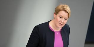 Bundesministerin für familie, senioren, frauen und jugend, landesvorsitzende der spd. Unterhaltsrecht Familienministerin Franziska Giffey Will Vater Von Trennungskindern Besserstellen Kolner Stadt Anzeiger