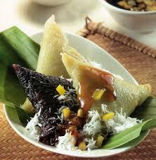 Maybe you would like to learn more about one of these? Lupis Glutinous Rice Cake With Palm Sugar Syrup And Grated Coconut Indonesia Food Malay Food Malaysian Food