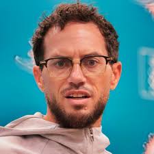 NFL Star's Dad Torches Dolphins Head Coach Mike McDaniel, Derailing  Blockbuster Signing Full story via 🔗 in comments. 👇