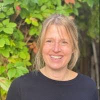 Cassandra Oswald's Instagram, Twitter & Facebook