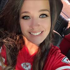 What is the recommended gravel base thickness for a residential driveway?