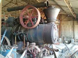 Vente antiquité locomobile vendeuvre machine à vapeur 1907 locomobile vendeuvre type 7, n° 933 de 1907, machine à vapeur possédant une cuve de 600 litres d'eau pour un poids total de 3500 kg. Conseils Vente Locomobile