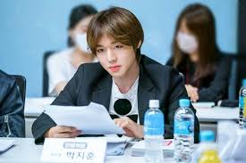 Love Revolution Script Reading Parkjihoon In 2020 Revolution Pics Reading