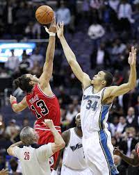 Lalu pemain saling loncat untuk mendapatkan bola tsb Jump Ball Definition And Synonyms Of Jump Ball In The English Dictionary