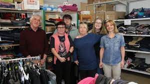 Elle est notamment dotée d'un poste de secours et, à marée basse, les petits s'y amusent à la pêche à l'épuisette. Challans Le Secours Populaire Regroupe Au Pole Social Oasis Les Sables D Olonne Maville Com