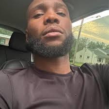 NBA star Zion Williamson posted up with the homies! 😳📸