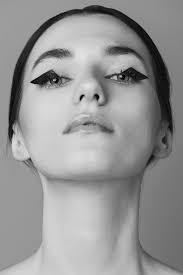 Black And White Graphic Eyeliner Model Daria Eastern Models Photo Edyta Bartkiewicz Makeup Simona Petrucci Makeup Black White Graphic Geometric Lines Makeup Fashion Makeup Eyeliner