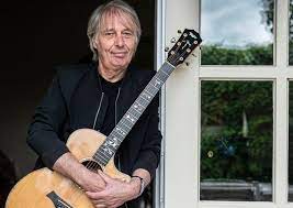 Play de vlechters guitar pro using simple video lessons. Gitarist Harry Sacksioni Schreef In Coronatijd Een Boek Ik Heb Mij Nog Nooit Een Seconde Verveeld De Beste Verhalen Van Dit Weekend Gelderlander Nl