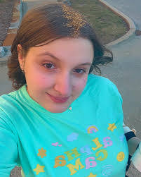 Annie Hadley's Instagram, Twitter & Facebook