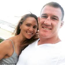 Paul gallen and wife anne gallen is so much in love with each other and can be seen making many public appearances together. Tribute Jersey For Retiring Nrl Rugby League Legend Paul Gallen Is Slammed Daily Mail Online