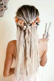 Pair your favorite printed bandana and tinted sunglasses with a medium or long wavy hairstyle to get the hippie look that was so popular in the 70s. 30 Boho And Hippie Hairstyles For Chill Vibes All Year Long