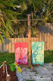Diy Outdoor Standing Towel Rack H2obungalow Outdoor Towel Rack Pool Towels Towel Rack Pool