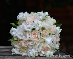 The dress that i customized at wedding confetti is indeed very pretty and fitting. Zoe S Classic Nude And White Wedding Flowers Bartley Lodge New Forest Confetti Fields
