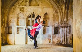 10 Gorgeous Pre Wedding Shoot Destinations In Agra Near Taj Mahal Wedding Shoot Pre Wedding Wedding Couple Poses Photography