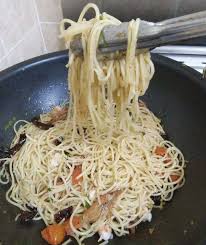Campur dengan spaghetti di dalam mangkuk. Kuali Mama Resepi Spaghetti Aglio Olio Bahan Bahan Facebook