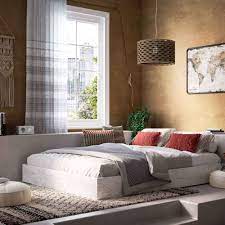 Se è esposta a est, sarà illuminata dal sole fino al tardo pomeriggio. Come Decorare La Camera Da Letto Con Tende Moderne Community Lm