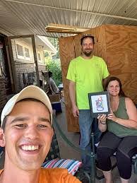 Laura Deeds's Instagram, Twitter & Facebook