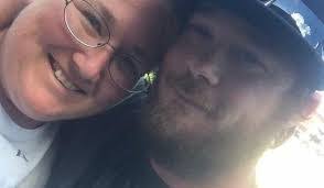 Tara Hawkins's Instagram, Twitter & Facebook